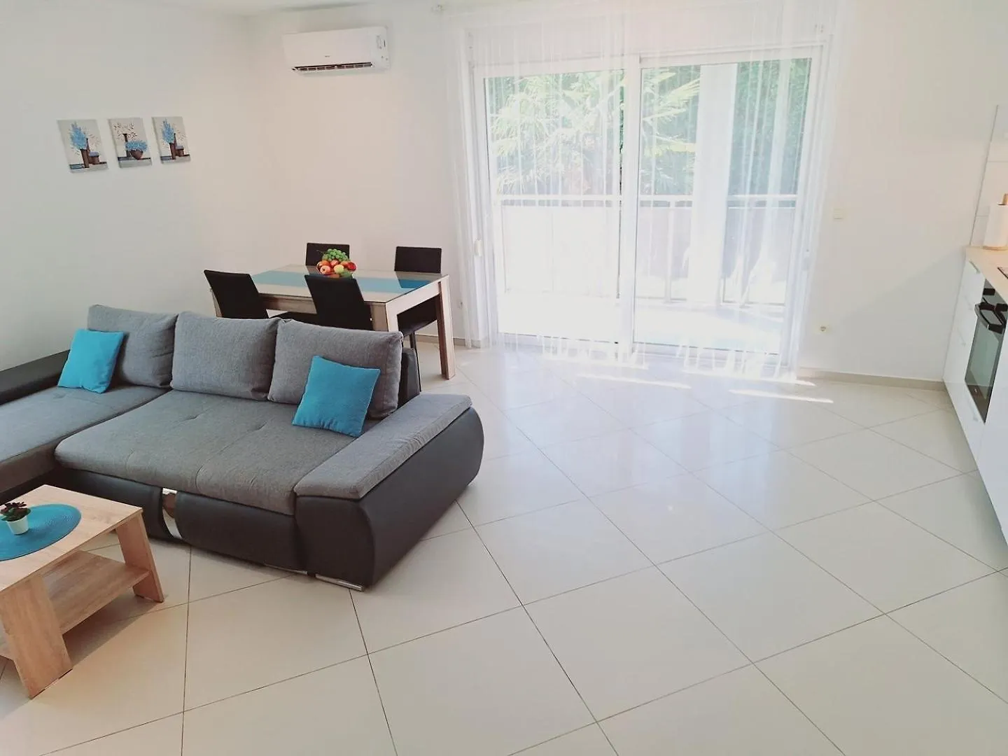 招待所 Enelani Apartments Kaštela