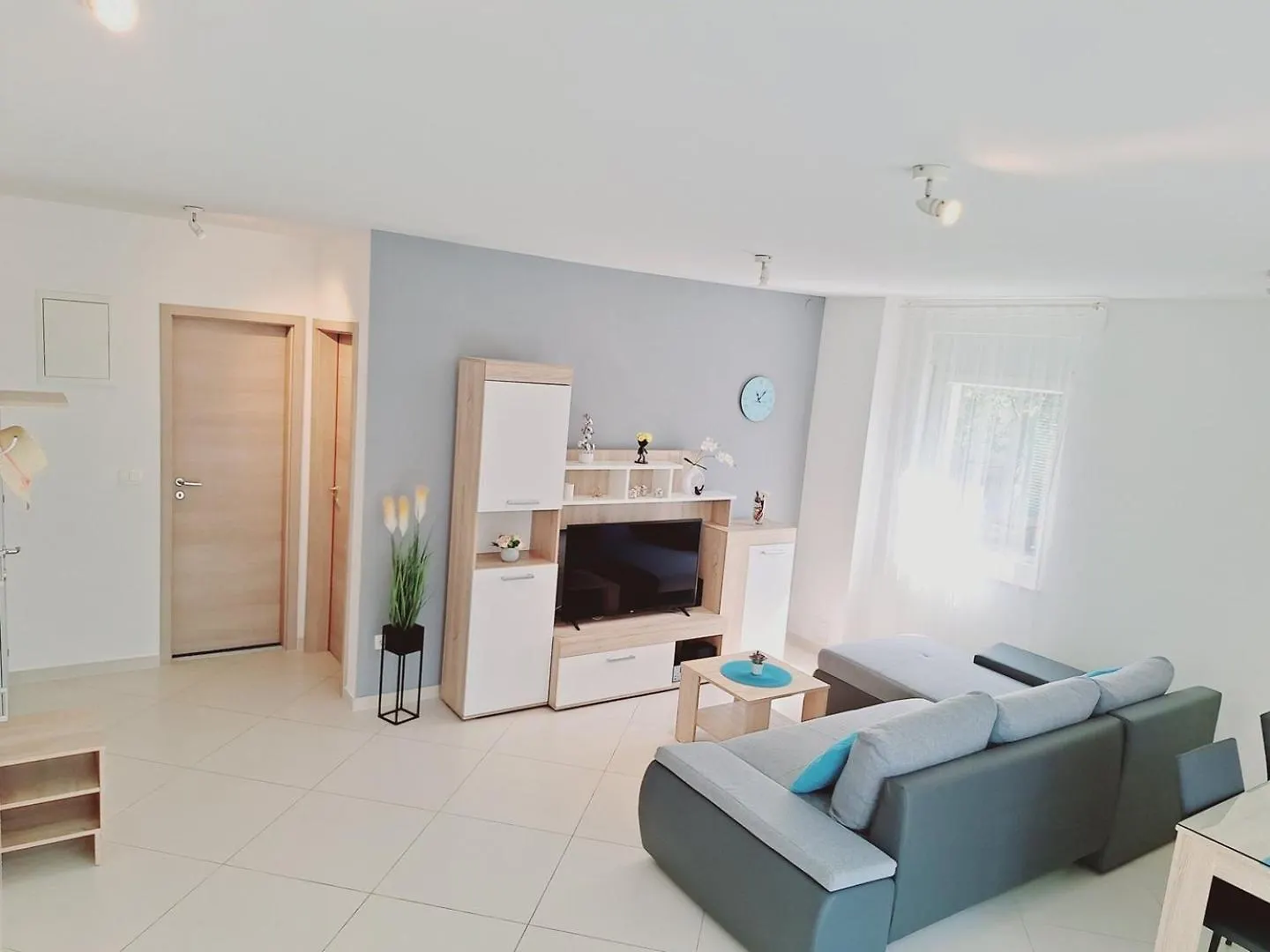 招待所 Enelani Apartments Kaštela