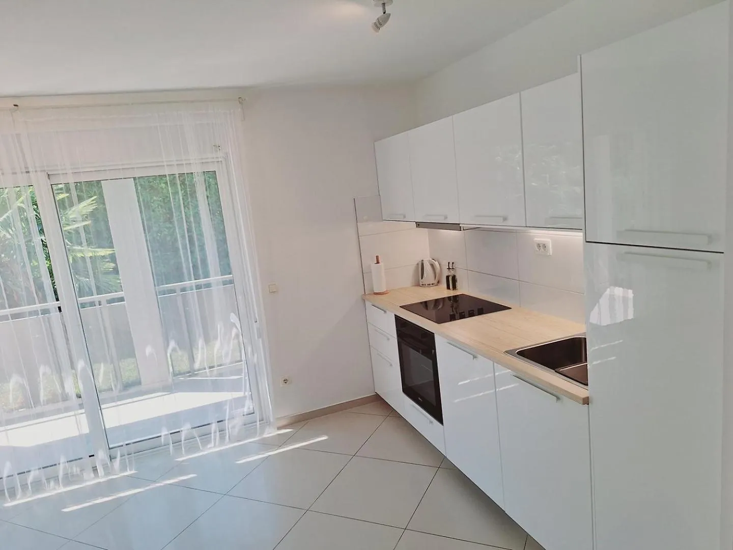 Enelani Apartments Guest house Kastela