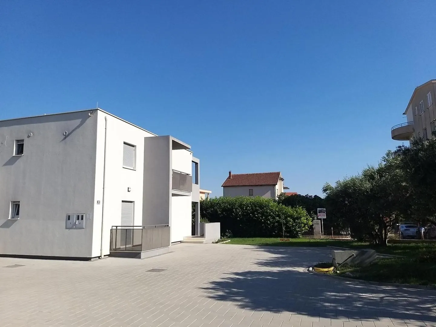 Enelani Apartments Guest house